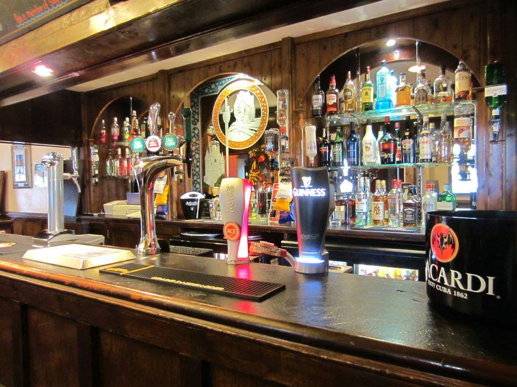 The Grail Court Hotel Burton-upon-Trent Esterno foto