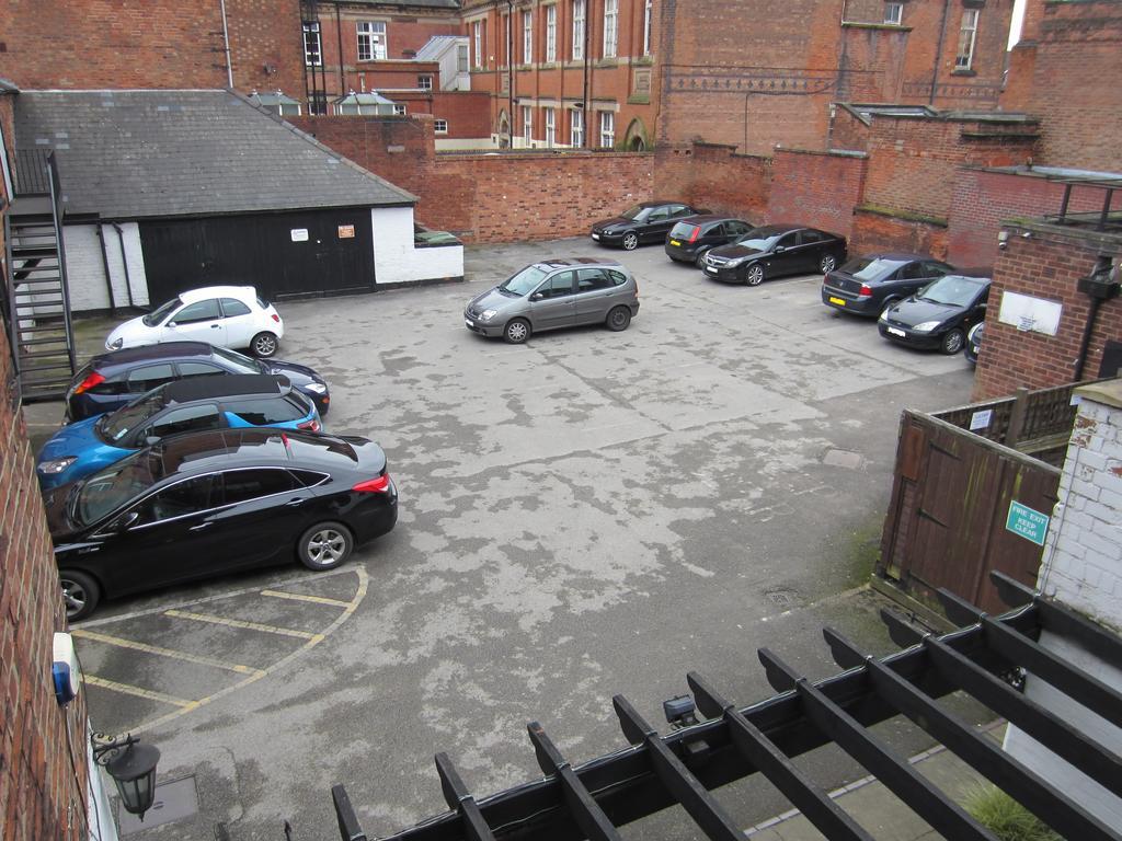 The Grail Court Hotel Burton-upon-Trent Esterno foto